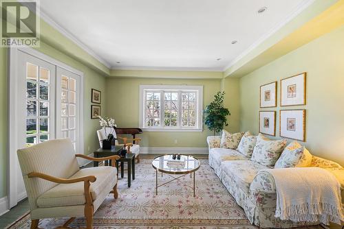 25 Strathgowan Crescent, Toronto, ON - Indoor Photo Showing Living Room