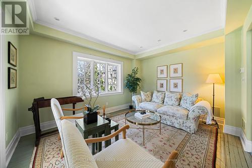 25 Strathgowan Crescent, Toronto, ON - Indoor Photo Showing Living Room