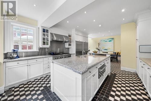 25 Strathgowan Crescent, Toronto, ON - Indoor Photo Showing Kitchen With Upgraded Kitchen
