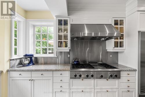 25 Strathgowan Crescent, Toronto, ON - Indoor Photo Showing Kitchen
