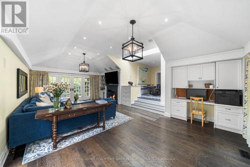 25 Strathgowan Crescent, Toronto, ON - Indoor