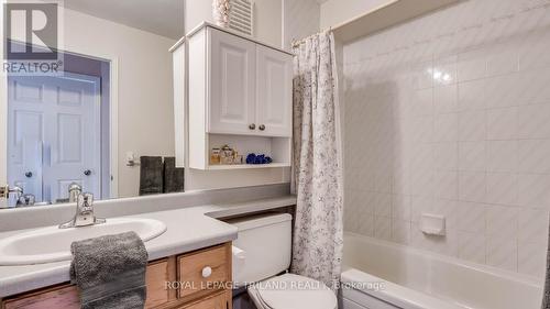 904 - 695 Richmond Street, London East (East F), ON - Indoor Photo Showing Bathroom