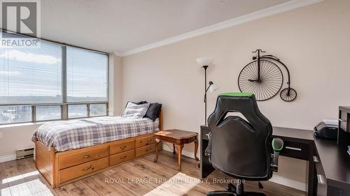 904 - 695 Richmond Street, London East (East F), ON - Indoor Photo Showing Bedroom
