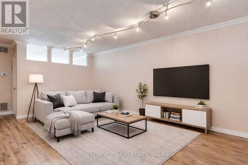 904 - 695 Richmond Street, London East (East F), ON - Indoor