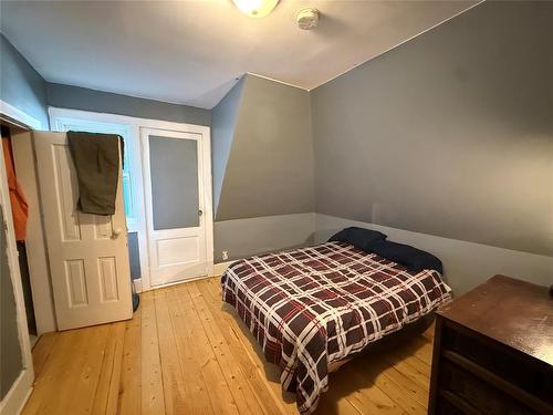 908 Manitoba Avenue, Winnipeg, MB - Indoor Photo Showing Bedroom