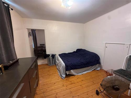 908 Manitoba Avenue, Winnipeg, MB - Indoor Photo Showing Bedroom