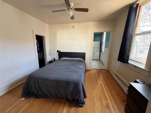 908 Manitoba Avenue, Winnipeg, MB - Indoor Photo Showing Bedroom