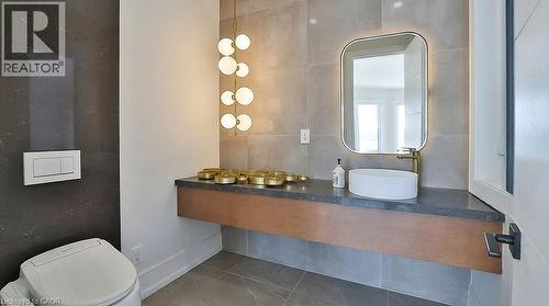 100 Appleby Place, Burlington, ON - Indoor Photo Showing Bathroom