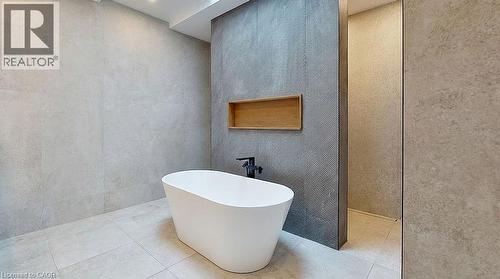 100 Appleby Place, Burlington, ON - Indoor Photo Showing Bathroom