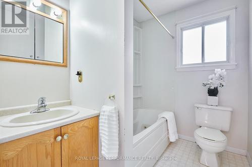 Main Bathroom w/bathtub/shower combo - 1582 Digby Street, Ottawa, ON - Indoor Photo Showing Bathroom