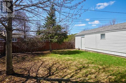 Detached garage and back yard - 1582 Digby Street, Ottawa, ON - Outdoor