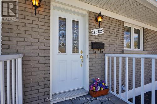Inviting front entrance - 1582 Digby Street, Ottawa, ON - Outdoor With Exterior