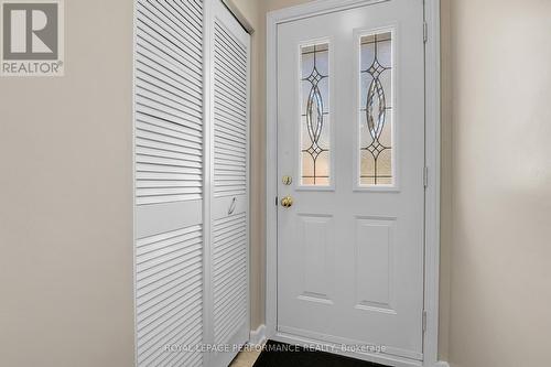 Foyer w/closet - 1582 Digby Street, Ottawa, ON - Indoor Photo Showing Other Room