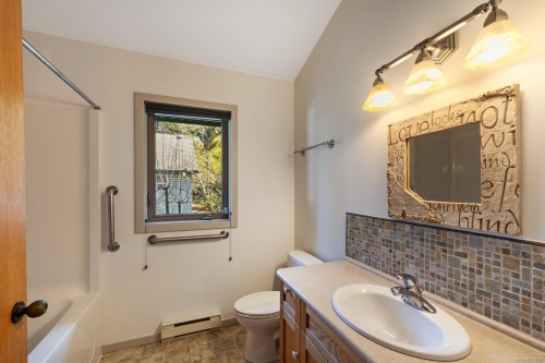 471 Windslow Rd, Comox, BC 