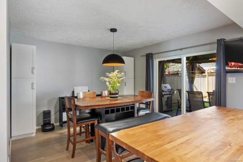 B-2425 1St St, Courtenay, BC - Indoor Photo Showing Dining Room