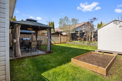 B-2425 1St St, Courtenay, BC - Outdoor