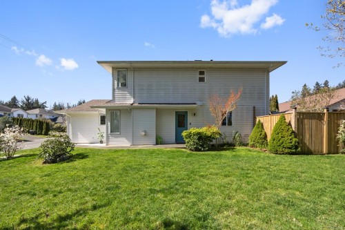 B-2425 1St St, Courtenay, BC - Outdoor