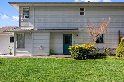 B-2425 1St St, Courtenay, BC - Outdoor