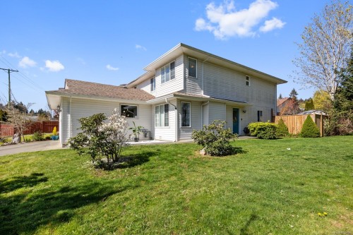 B-2425 1St St, Courtenay, BC - Outdoor