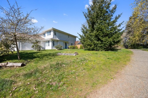 B-2425 1St St, Courtenay, BC - Outdoor