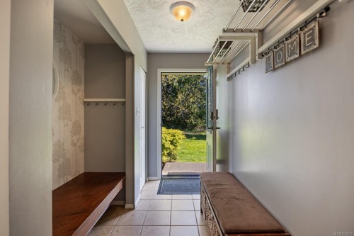 B-2425 1St St, Courtenay, BC - Indoor Photo Showing Other Room