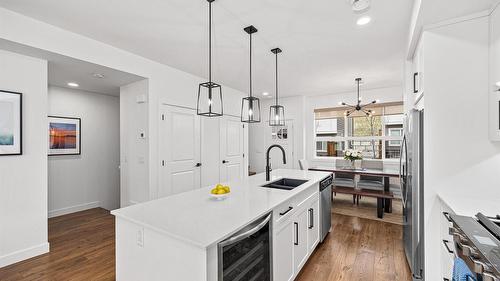 38-12075 Oceola Road, Lake Country, BC - Indoor Photo Showing Kitchen With Double Sink With Upgraded Kitchen
