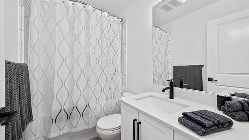38-12075 Oceola Road, Lake Country, BC - Indoor Photo Showing Bathroom