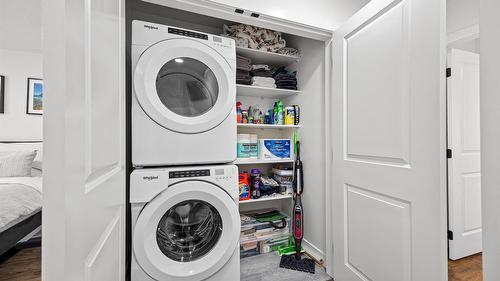 38-12075 Oceola Road, Lake Country, BC - Indoor Photo Showing Laundry Room