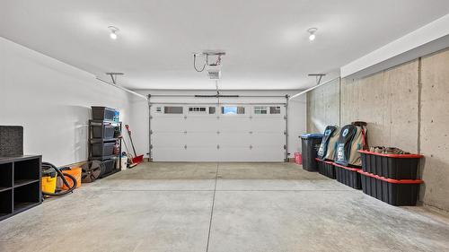 38-12075 Oceola Road, Lake Country, BC - Indoor Photo Showing Garage