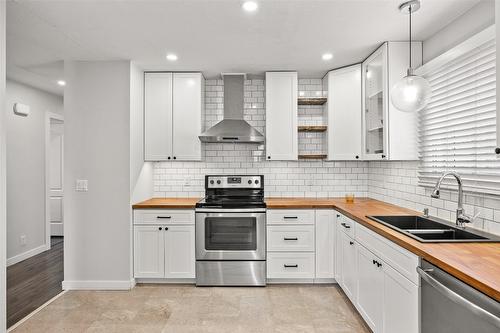 949 Grenfell Court  Kelowna, BC V1Y 8C5