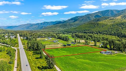 7015 Stubbs Road, Hosmer, BC 