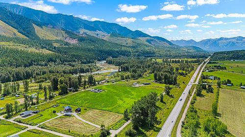 7015 Stubbs Road, Hosmer, BC 