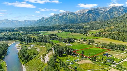 7015 Stubbs Road, Hosmer, BC 