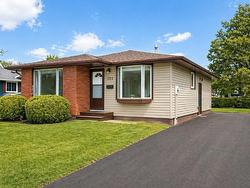 151 Essex Court  Thunder Bay, ON P7A 7N4