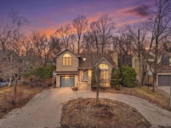 96 Rue des Chênes  Sainte-Thérèse, QC J7E 4Y2