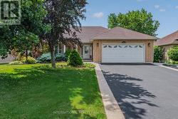 18 SEA BREEZE DRIVE Norfolk, ON N0A 1N7