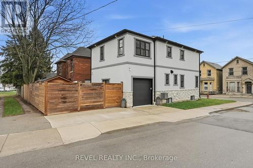 Concrete driveway - 109 Ray Street N, Hamilton, ON - Outdoor