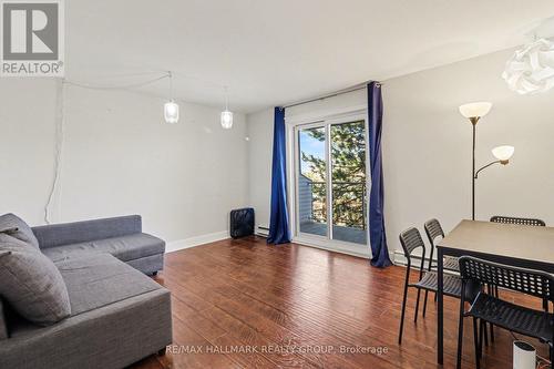 312 - 280 Brittany Drive, Ottawa, ON - Indoor Photo Showing Living Room