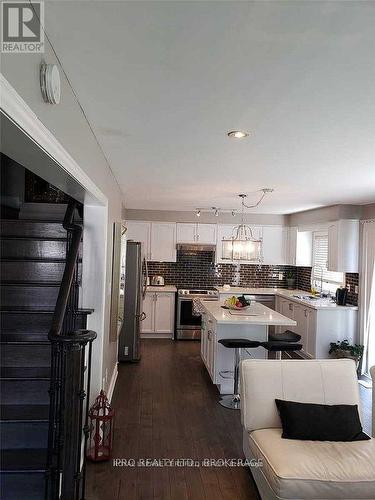 5890 Tampico Way, Mississauga, ON - Indoor Photo Showing Kitchen With Upgraded Kitchen