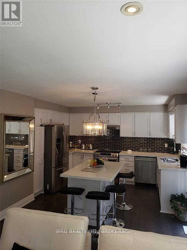 5890 Tampico Way, Mississauga, ON - Indoor Photo Showing Kitchen