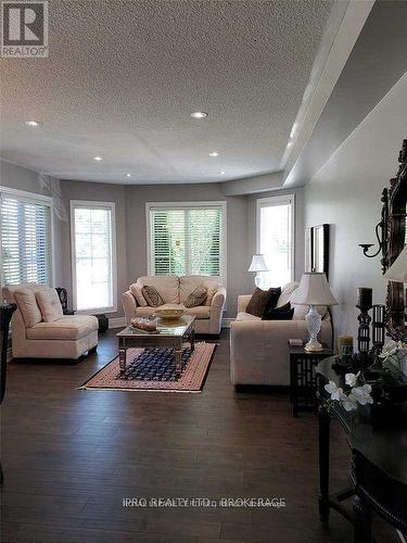 5890 Tampico Way, Mississauga, ON - Indoor Photo Showing Living Room