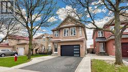 10 CEDARWOOD CRESCENT Brampton, ON L6X 4K1