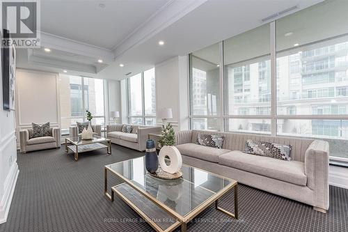 1501 - 2060 Lakeshore Road, Burlington, ON - Indoor Photo Showing Living Room