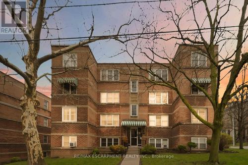 23 - 231 MACNAB STREET S  Hamilton, ON L8P 3C9