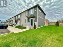 17 - 121A MOFFATT STREET  St. Catharines (Oakdale), ON L2P 0G4