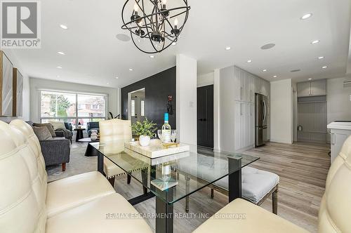 3726 Holden Crescent, Mississauga, ON - Indoor Photo Showing Living Room