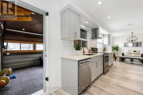 3726 Holden Crescent, Mississauga, ON - Indoor Photo Showing Kitchen