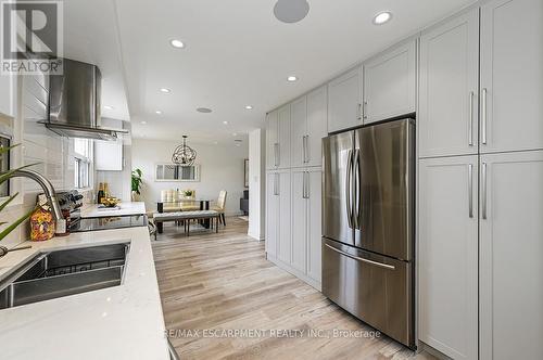 3726 Holden Crescent, Mississauga, ON - Indoor Photo Showing Kitchen With Upgraded Kitchen