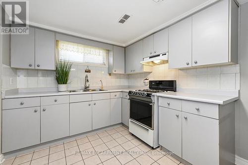 3726 Holden Crescent, Mississauga, ON - Indoor Photo Showing Kitchen With Double Sink