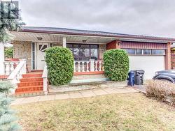 UPPER - 33 PAULVALE CRESCENT Toronto, ON M3J 1K4